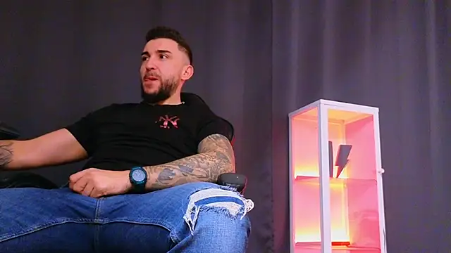 MightyAaron66 online show from December 7, 5:26 am