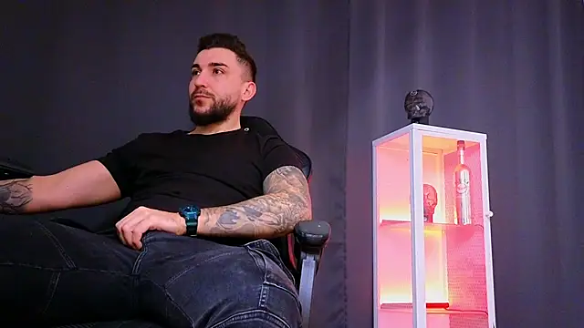 MightyAaron66 online show from January 2, 5:57 am