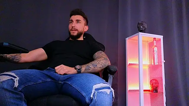 MightyAaron66 online show from March 10, 8:28 am