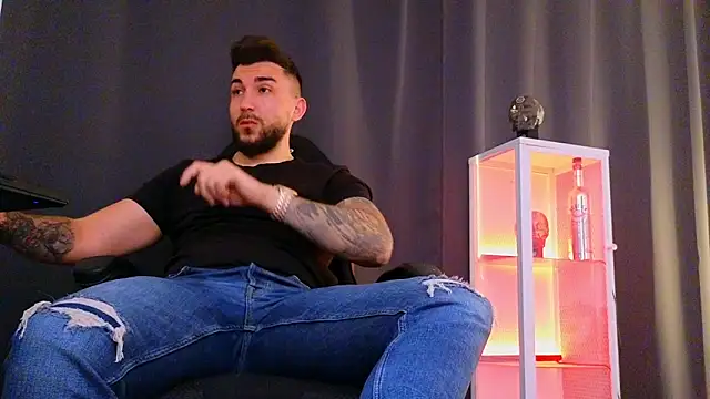 MightyAaron66 online show from January 30, 7:39 am