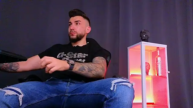 MightyAaron66 online show from February 8, 2:47 am