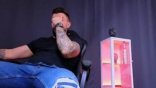 MightyAaron66 online show from January 15, 8:37 pm