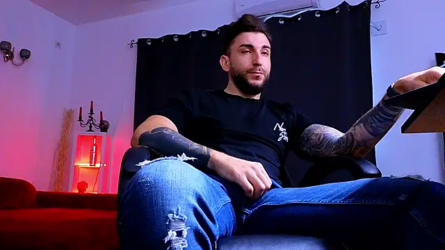 MightyAaron66 online show from November 16, 7:10 am