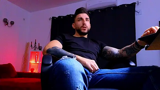 MightyAaron66 online show from September 18, 2:46 am