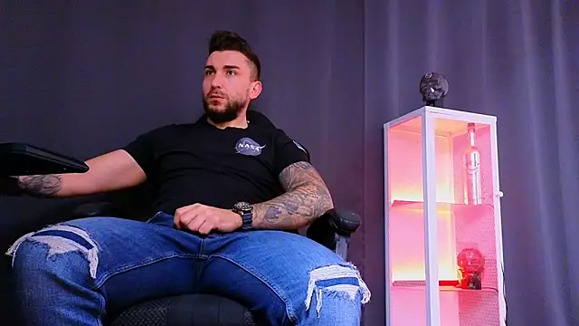 MightyAaron66 online show from March 5, 6:23 am