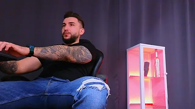 MightyAaron66 online show from December 15, 6:29 am