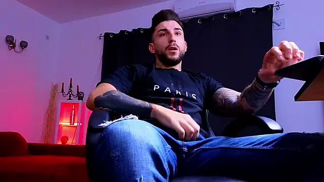 MightyAaron66 online show from October 2, 2:59 am