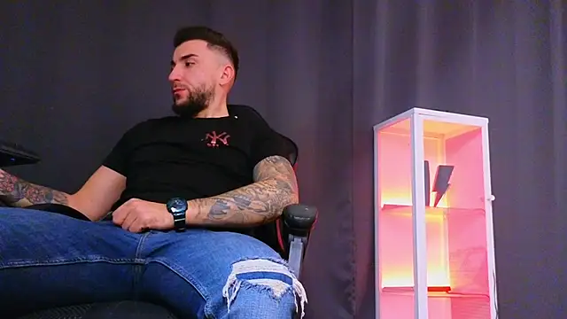 MightyAaron66 online show from December 6, 4:47 am