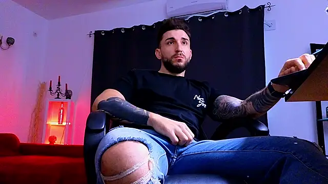 MightyAaron66 online show from November 27, 7:45 am