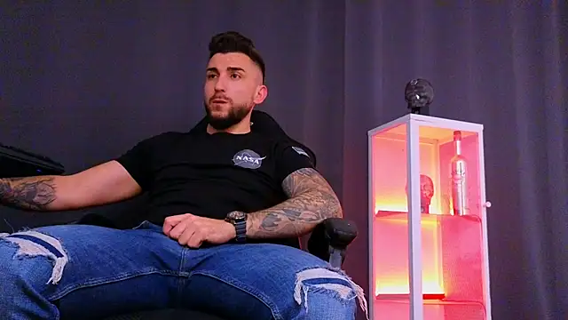 MightyAaron66 online show from February 8, 5:50 pm