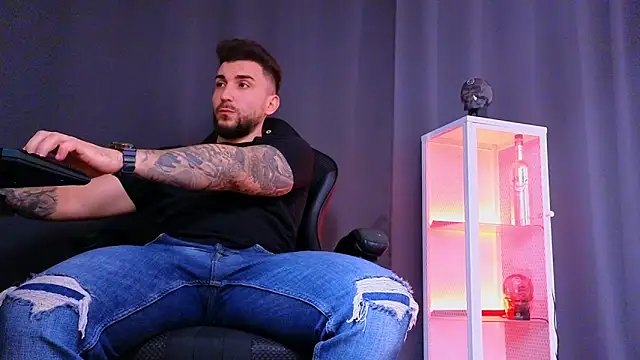 MightyAaron66 online show from March 16, 1:38 pm