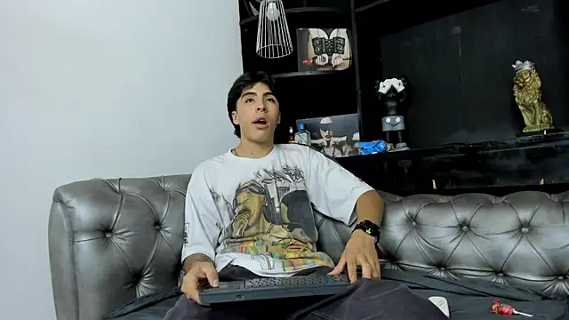 HeellBoy  online show from November 10, 8:03 pm