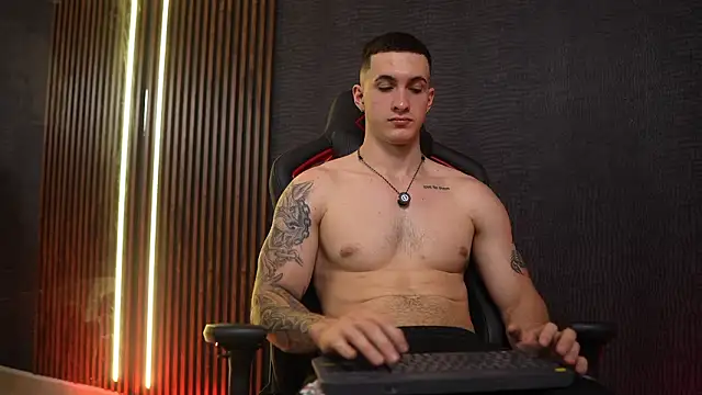 JacksonOlsenn online show from February 27, 9:25 pm