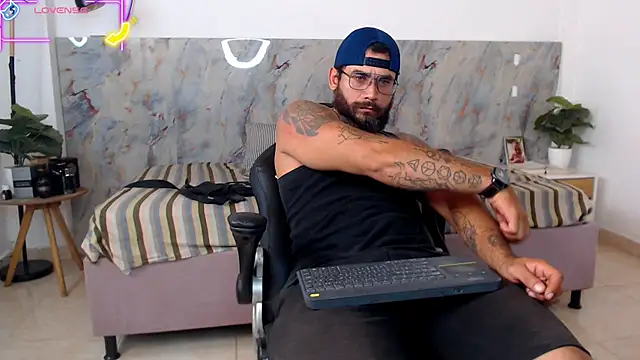 hanz col online show from April 5, 1:25 am