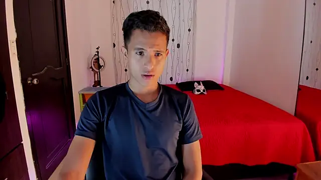 Snapshot of alessandro_wizard chatting on February 14, 9:32 pm alessandro wizard online show from February 14, 9:32 pm