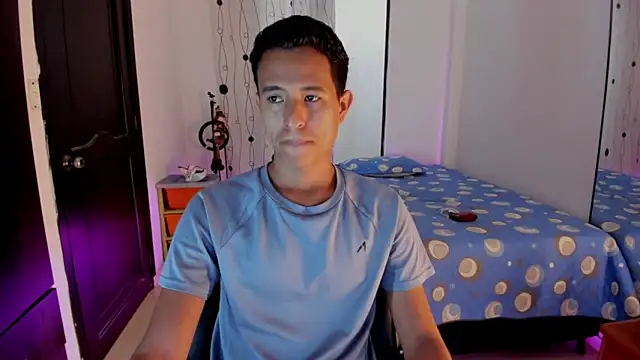 Snapshot of alessandro_wizard chatting on March 10, 6:45 pm alessandro wizard online show from March 10, 6:45 pm
