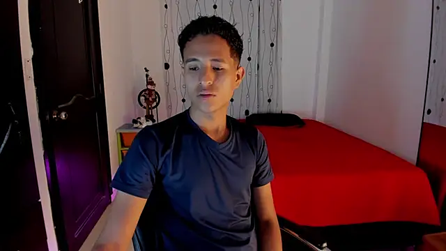 Snapshot of alessandro_wizard chatting on March 22, 12:06 am alessandro wizard online show from March 22, 12:06 am