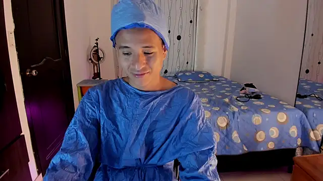 Snapshot of alessandro_wizard chatting on February 13, 9:28 pm alessandro wizard online show from February 13, 9:28 pm