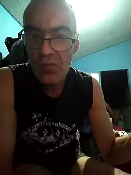 hugosafado333 online show from February 26, 5:09 am