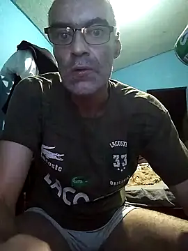 hugosafado333 online show from March 7, 4:02 am