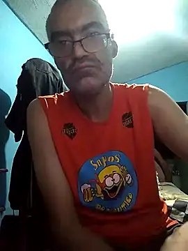 hugosafado333 online show from March 9, 3:23 am