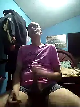 hugosafado333 online show from February 4, 2:28 am