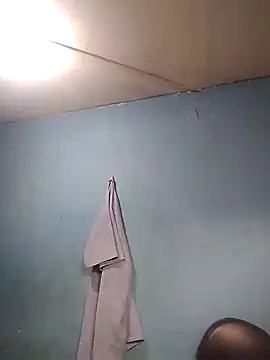 hugosafado333 online show from December 6, 7:45 pm