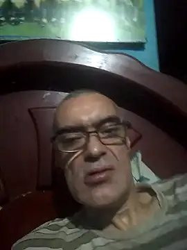 hugosafado333 online show from December 16, 9:31 pm