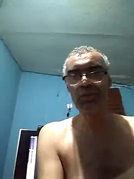 hugosafado333 online show from January 26, 4:20 am