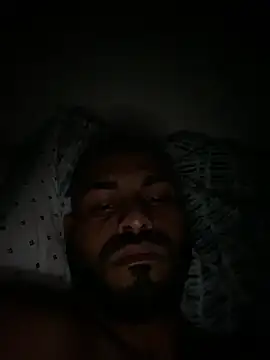 Snapshot of islandvybee55 chatting on February 21, 5:46 am islandvybee55 online show from February 21, 5:46 am