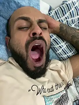 Snapshot of islandvybee55 chatting on January 29, 1:05 am islandvybee55 online show from January 29, 1:05 am