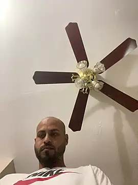 islandvybee55 online show from March 28, 3:12 pm