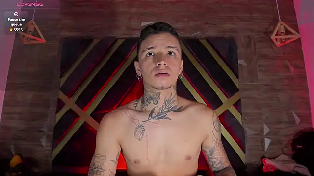 Ian Castillo  online show from April 21, 11:27 am