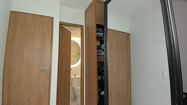 smit hot sr online show from November 5, 3:19 am