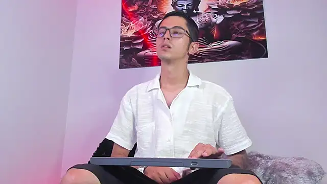 Snapshot of Ethan_Sai___ chatting on February 24, 11:09 pm Ethan Sai    online show from February 24, 11:09 pm