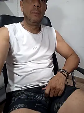 latinmartin73 online show from February 25, 12:22 am