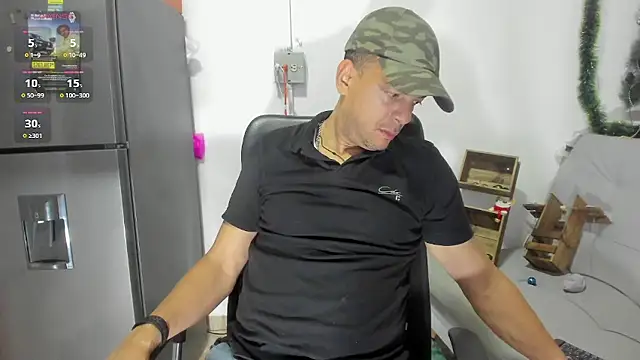 latinmartin73 online show from December 12, 12:48 am