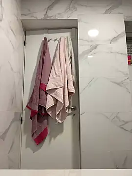 Lucascacaca online show from April 16, 8:20 pm