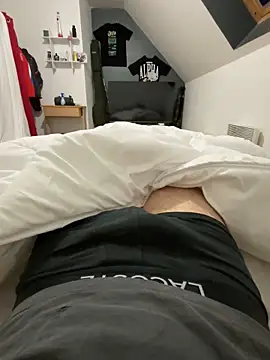 Snapshot of val6910 chatting on December 9, 5:02 pm val6910 online show from December 9, 5:02 pm