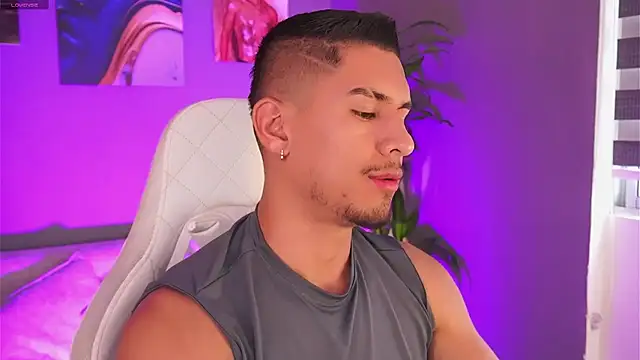 Aaronfox x online show from January 27, 9:00 pm