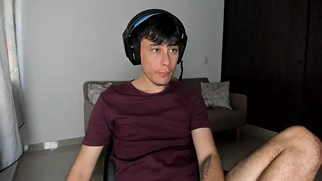 Snapshot of Huge_latin_cock chatting on October 13, 9:10 pm Huge latin cock online show from October 13, 9:10 pm