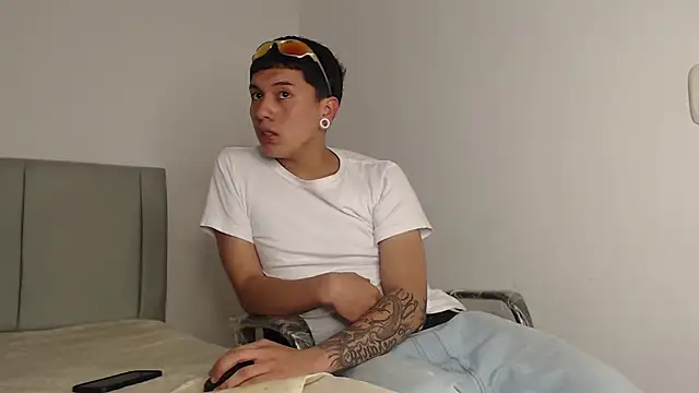 alex-lover online show from February 10, 1:43 am