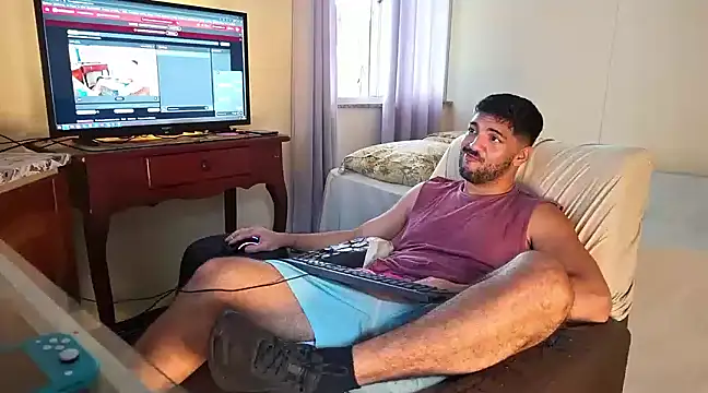 Snapshot of LUH133 chatting on March 12, 5:28 pm LUH133 online show from March 12, 5:28 pm