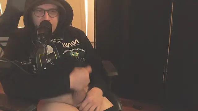 chicostick413 online show from January 9, 2:44 pm