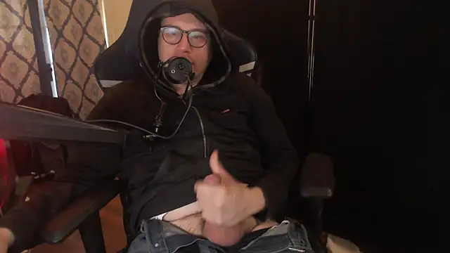 chicostick413 online show from February 5, 12:45 pm