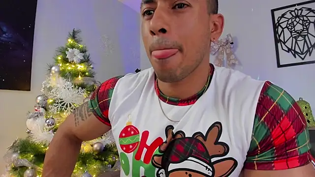 Snapshot of aaroncolombia chatting on December 10, 1:22 pm aaroncolombia online show from December 10, 1:22 pm