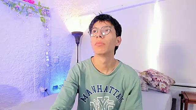 alexandersawyer online show from March 3, 3:46 pm