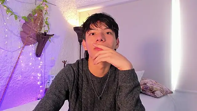 alexandersawyer online show from December 2, 12:27 pm