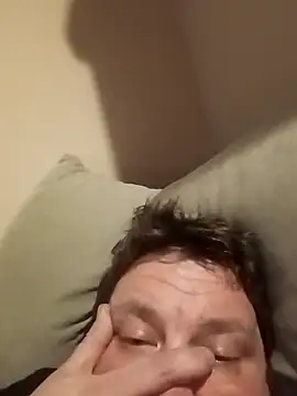 Snapshot of MorphingGloat chatting on November 2, 12:26 am MorphingGloat online show from November 2, 12:26 am