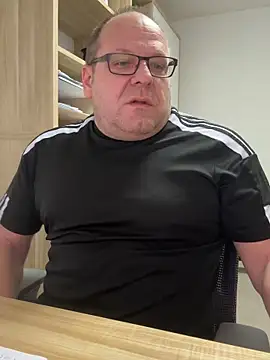 coupleLatinaLovers online show from February 17, 7:18 am